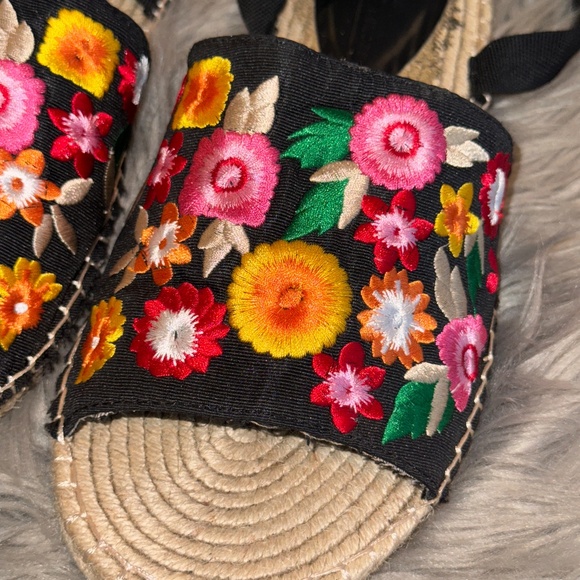 EUC ASOS JAC Embroidery Espadrille Sandals Floral Lace Up Size 9 Wide 9W - Picture 4 of 9